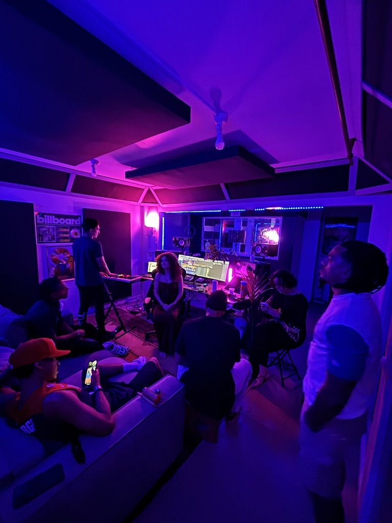 Session d'enregistrement en groupe au studio A2B